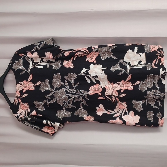 Nicole Miller Originals Linen Blend Short Sleeve V-Neck Floral Shift Dress - Picture 10 of 15